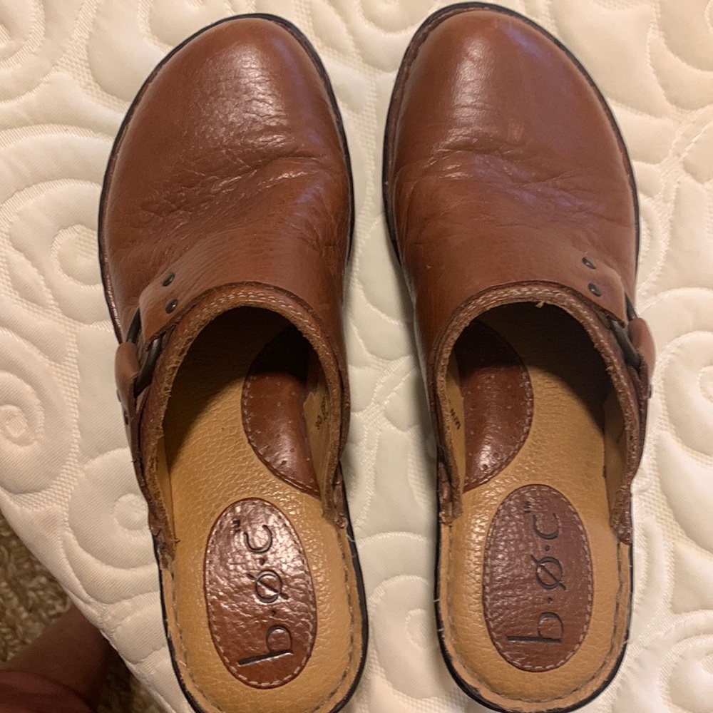 Leather clogs